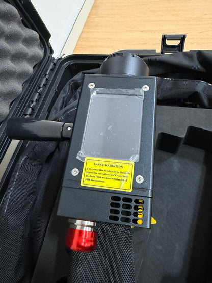 LASERREINIGER 500 W PULS- 5 / 15 / 50 MJ – JPT MOPA – KOFFERVERSION PROFESSIONELLE